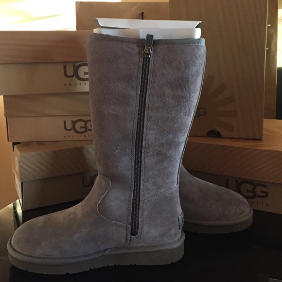 COPY - ⚡️SALE⚡️AUTHENTIC BNWB UGG "Sumner" in grey size 5 - Picture 2 of 4